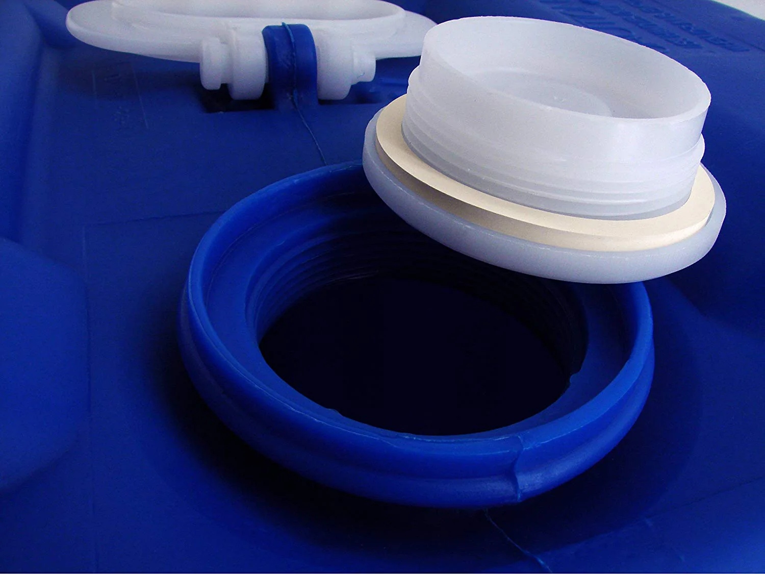 15 Gallon Water Storage Tank w/cap wrench and siphon pump - Image 10